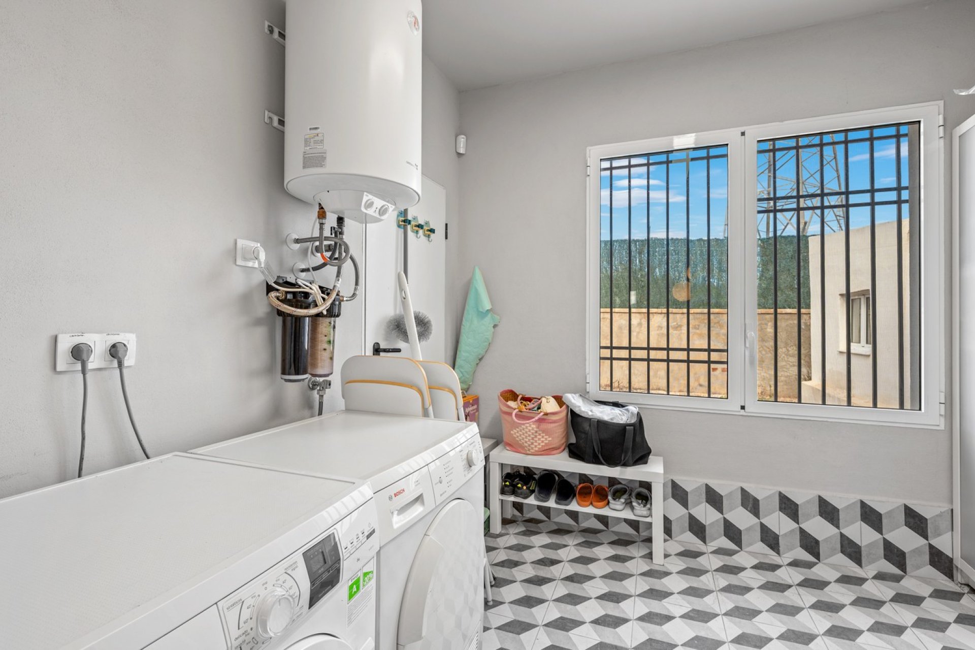 Resale - Villa - Elche