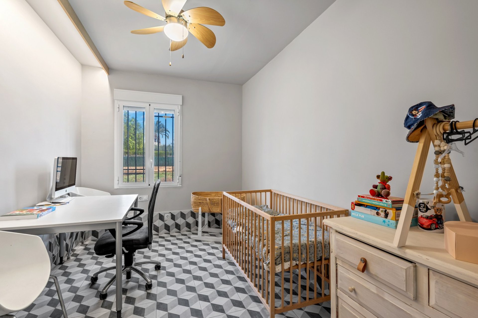 Resale - Villa - Elche