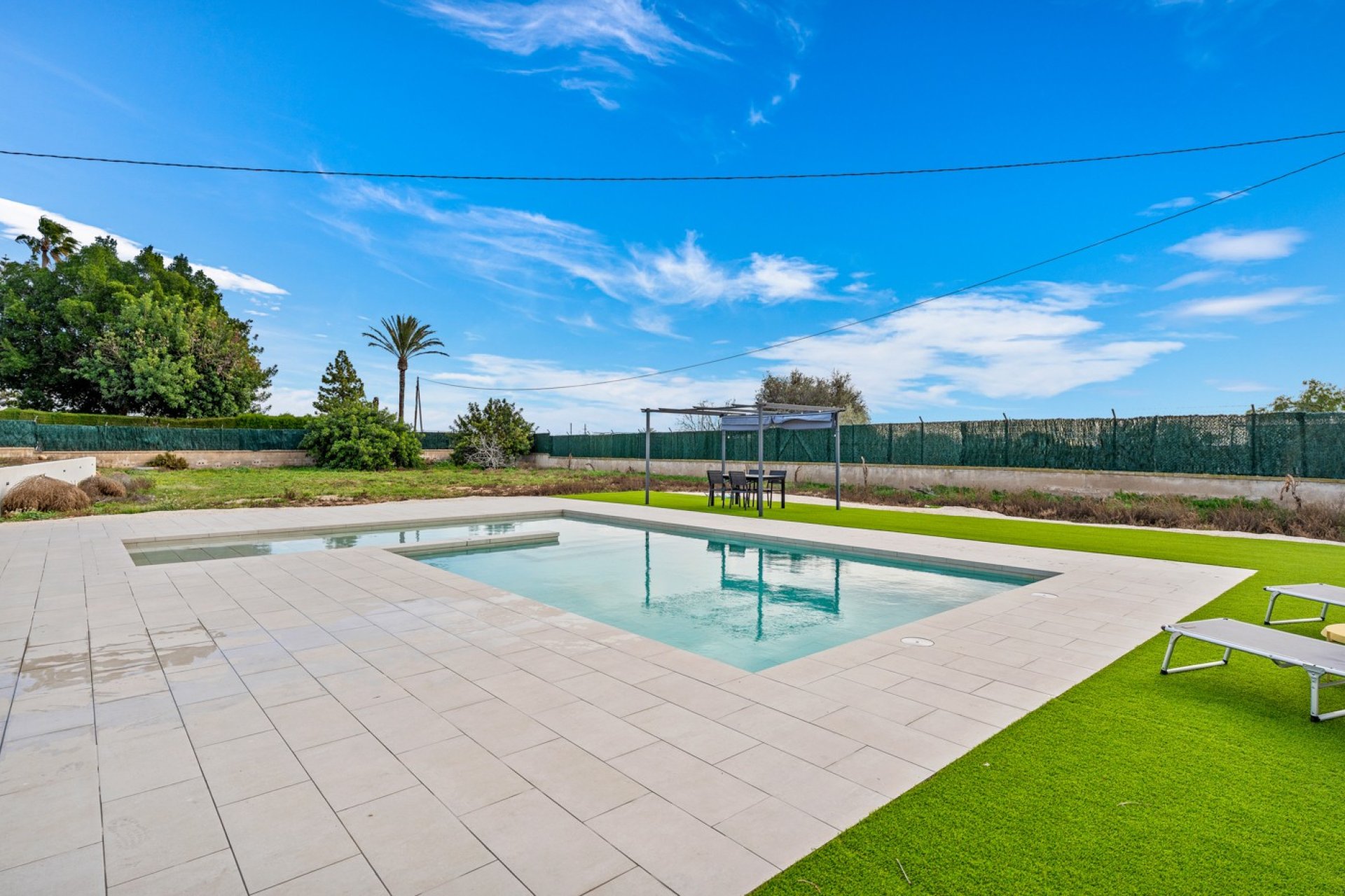 Resale - Villa - Elche