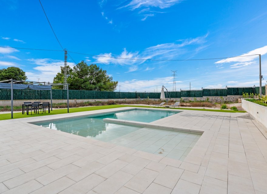 Resale - Villa - Elche