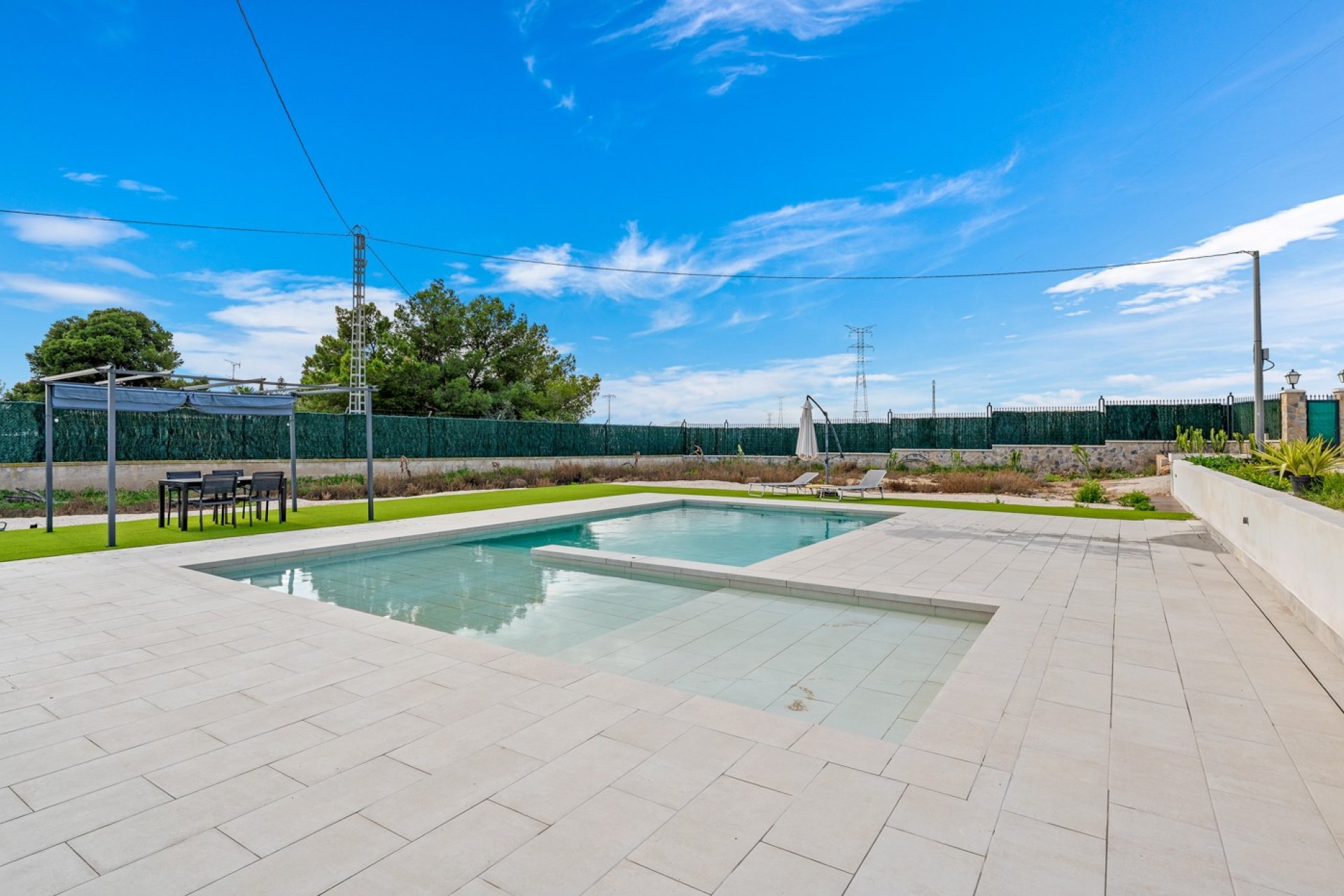 Resale - Villa - Elche