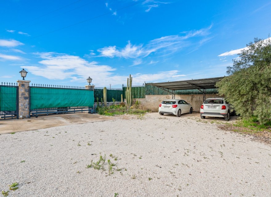 Resale - Villa - Elche