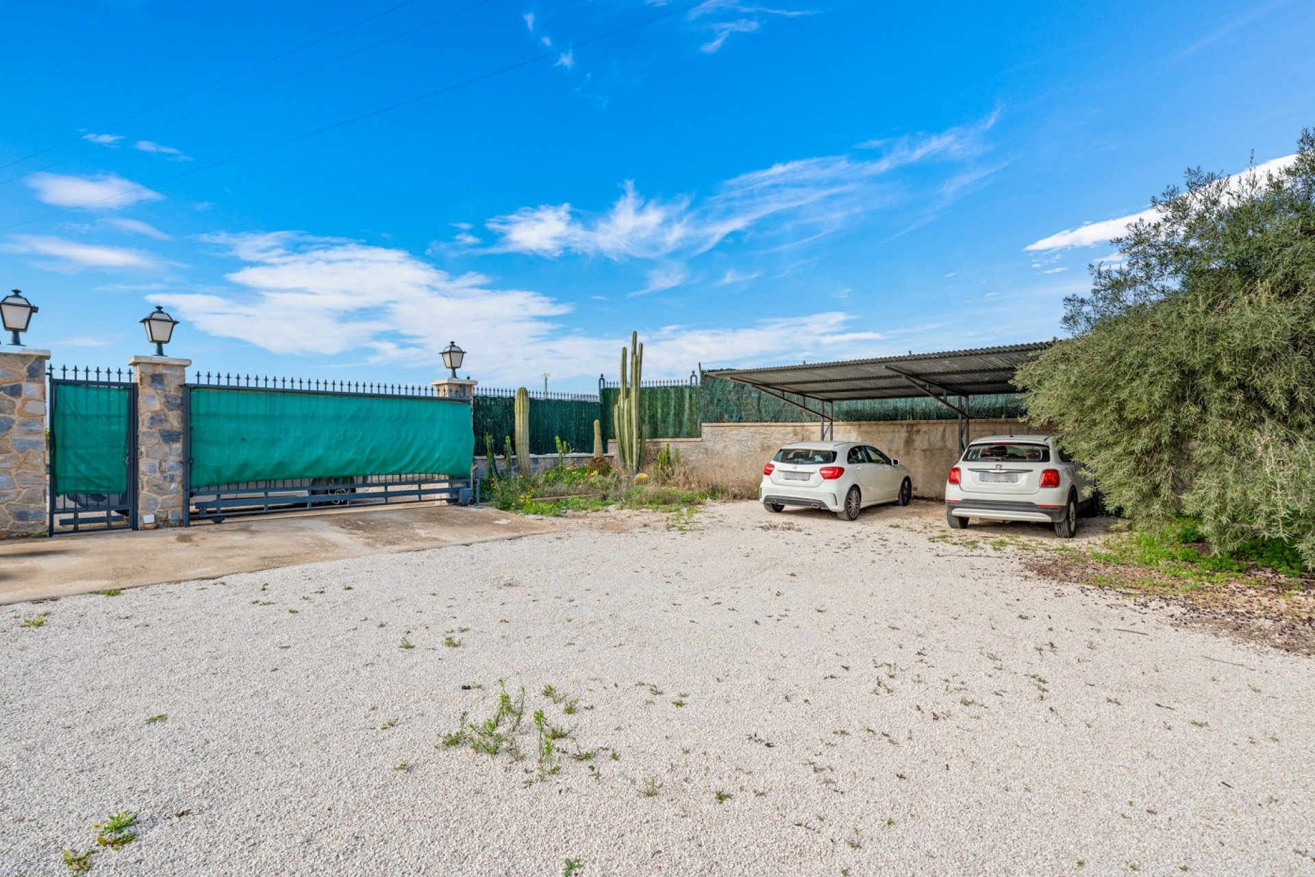 Resale - Villa - Elche