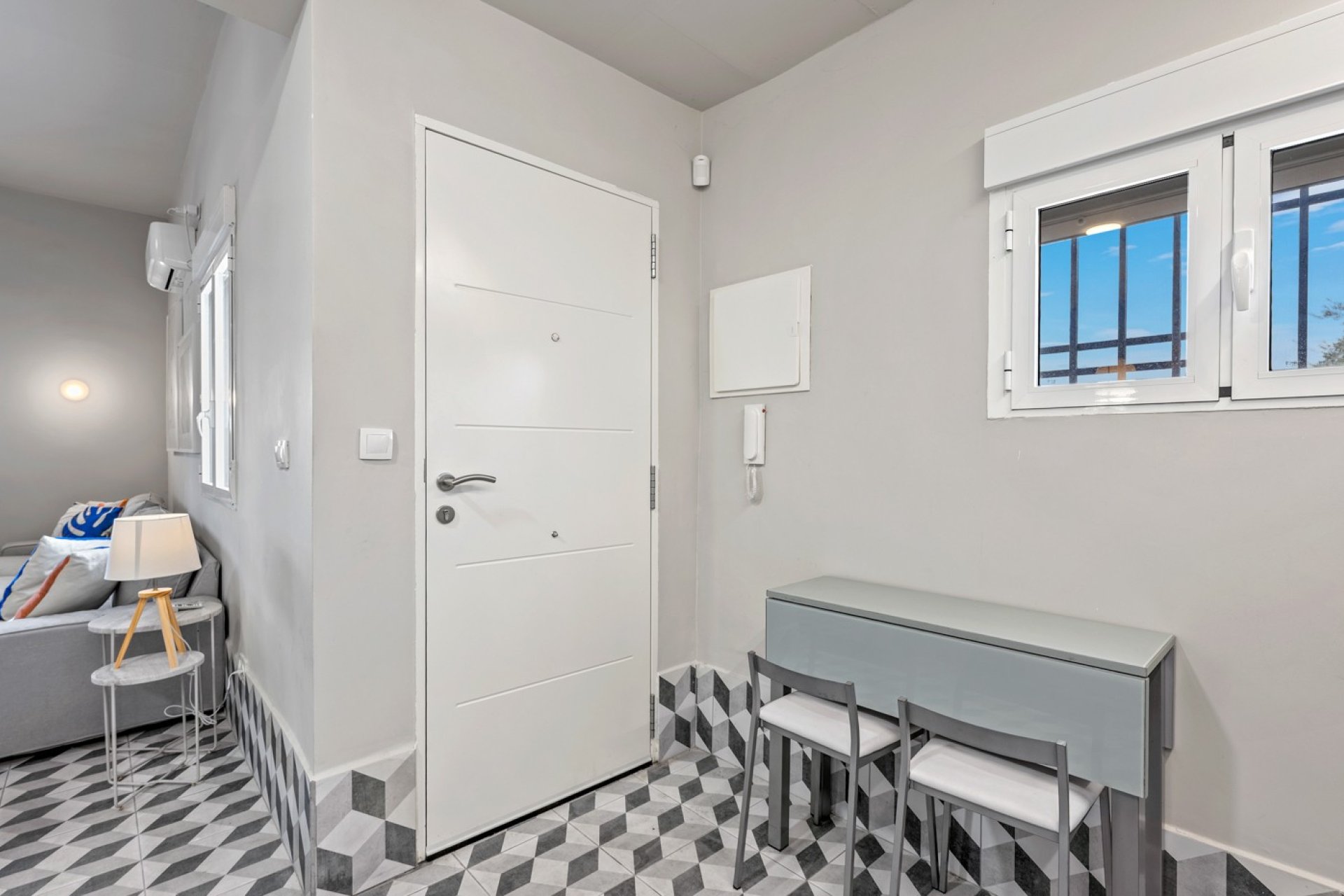 Resale - Villa - Elche