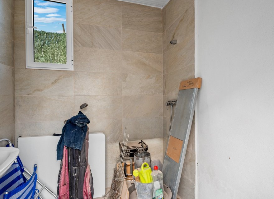 Resale - Villa - Elche