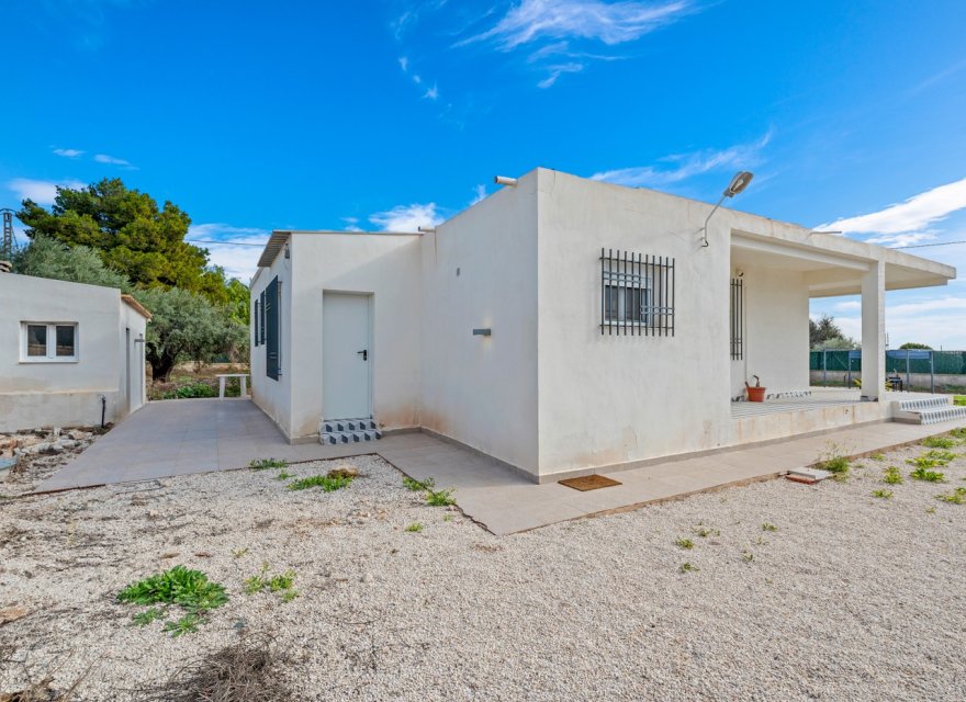Resale - Villa - Elche