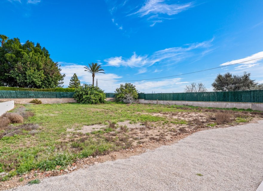 Resale - Villa - Elche