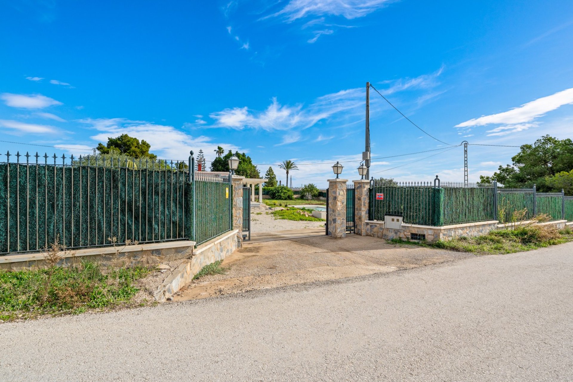 Resale - Villa - Elche