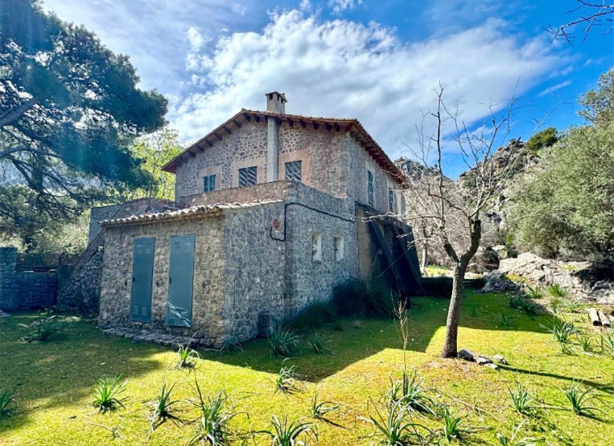 Resale - Villa - Escorca