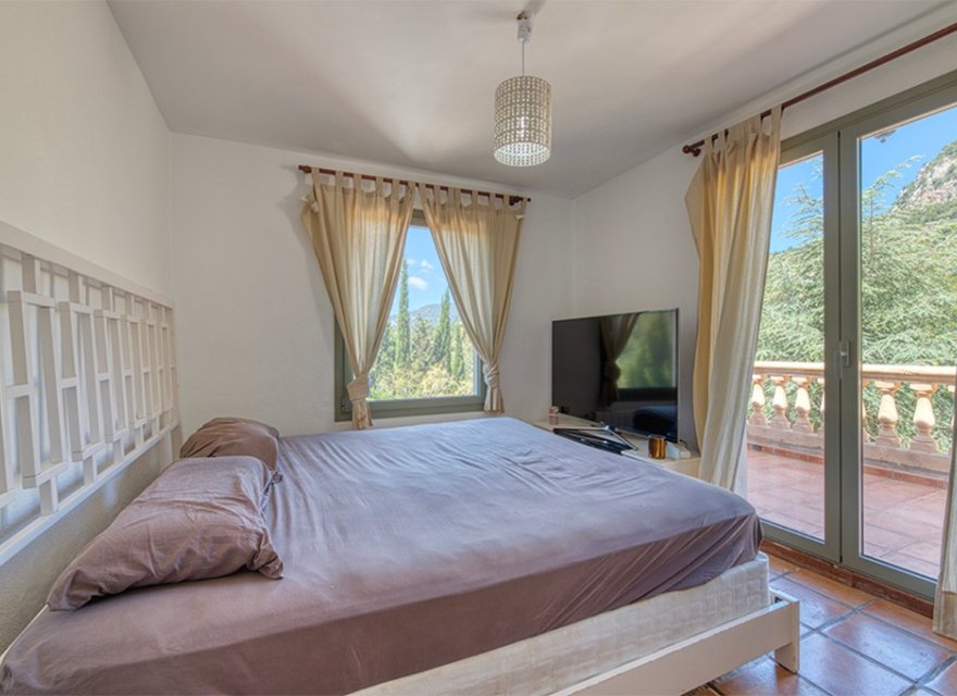 Resale - Villa - Esporles