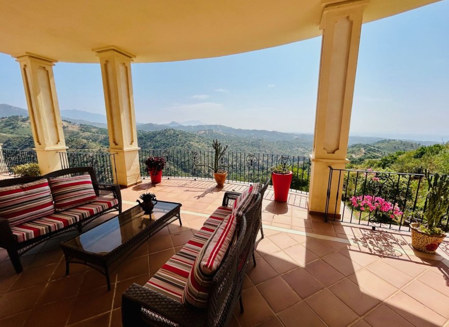 Resale - Villa - Еstepona - Costa del Sol