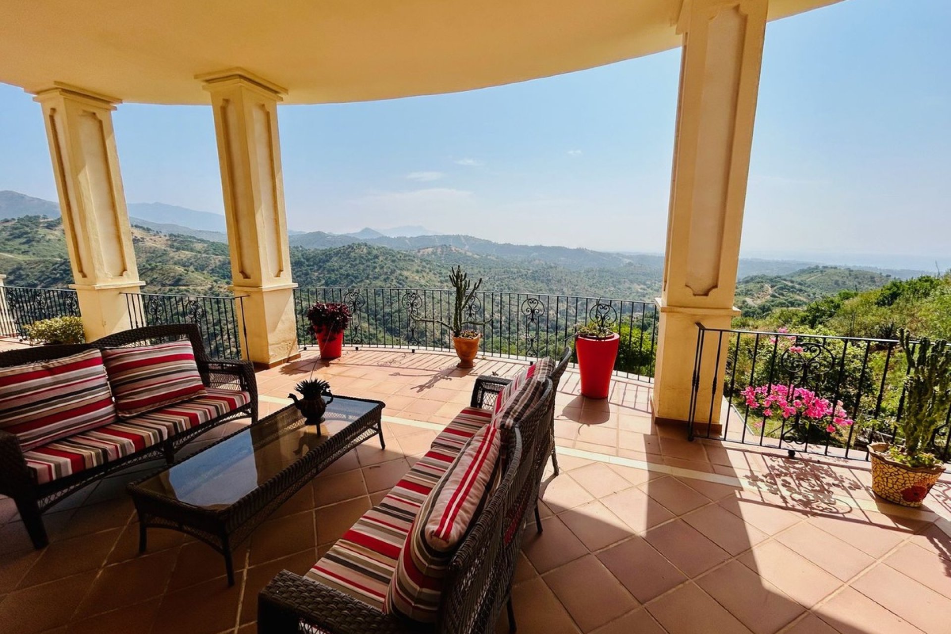 Resale - Villa - Еstepona - Costa del Sol