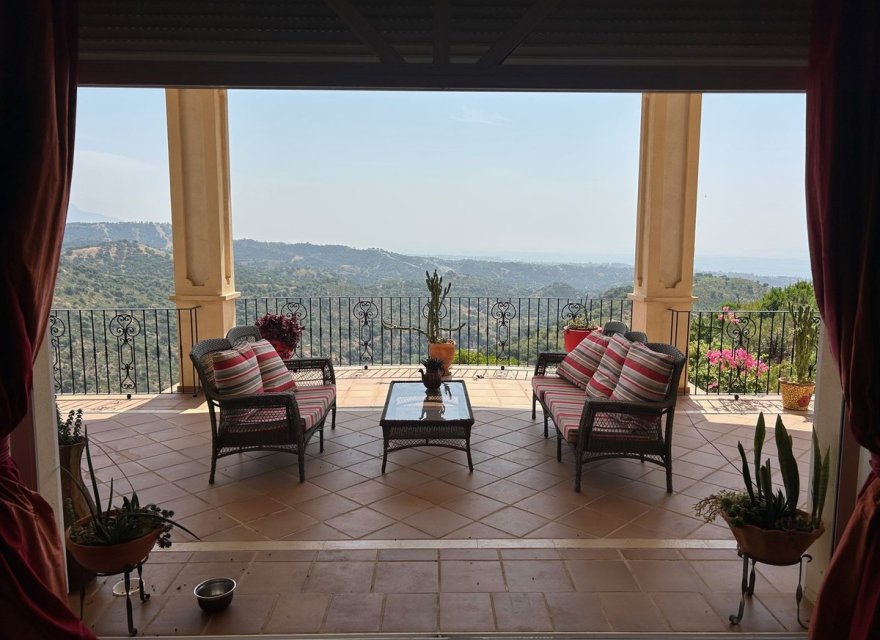 Resale - Villa - Еstepona - Costa del Sol