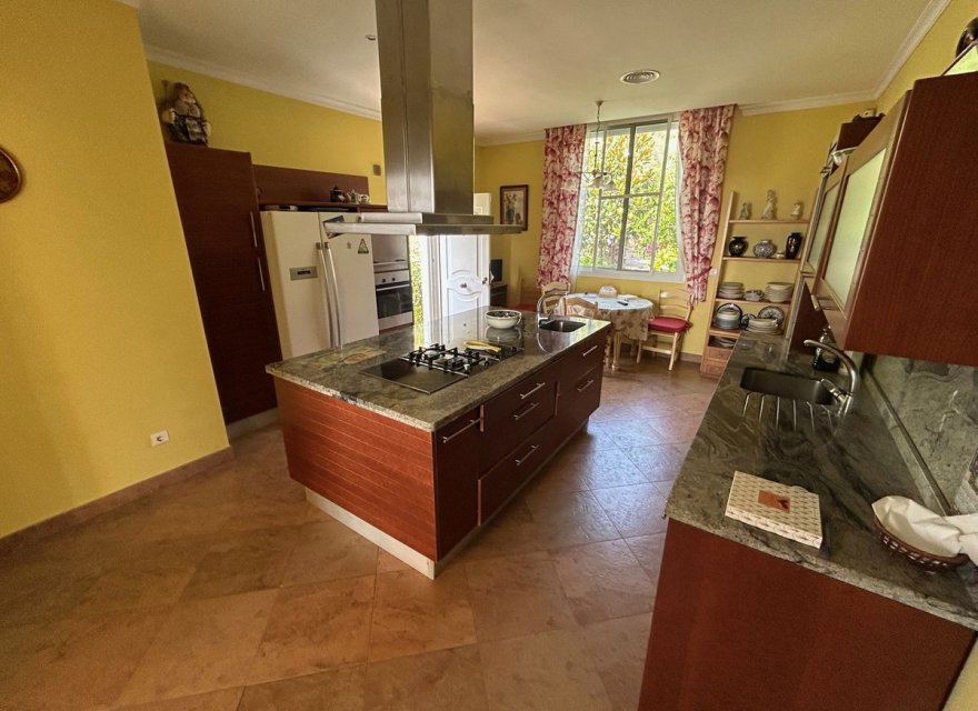 Resale - Villa - Еstepona - Costa del Sol