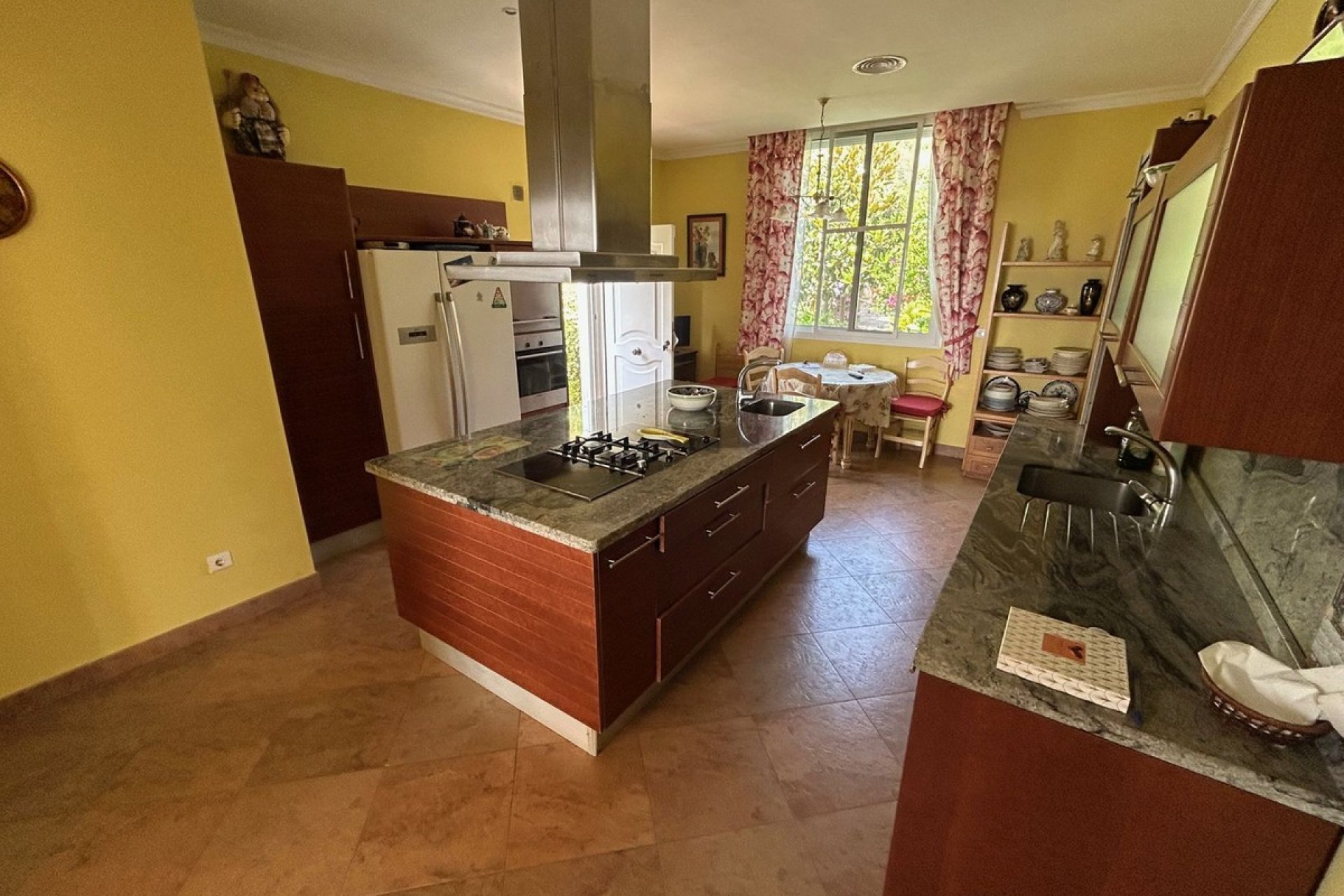 Resale - Villa - Еstepona - Costa del Sol