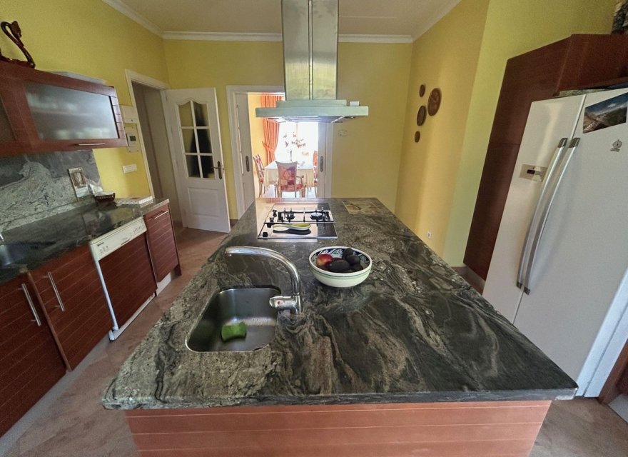 Resale - Villa - Еstepona - Costa del Sol