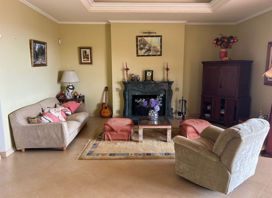 Resale - Villa - Еstepona - Costa del Sol