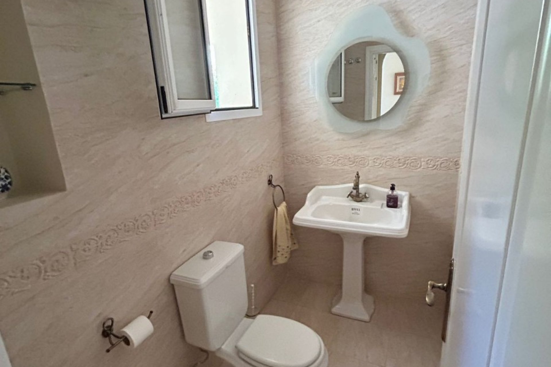 Resale - Villa - Еstepona - Costa del Sol