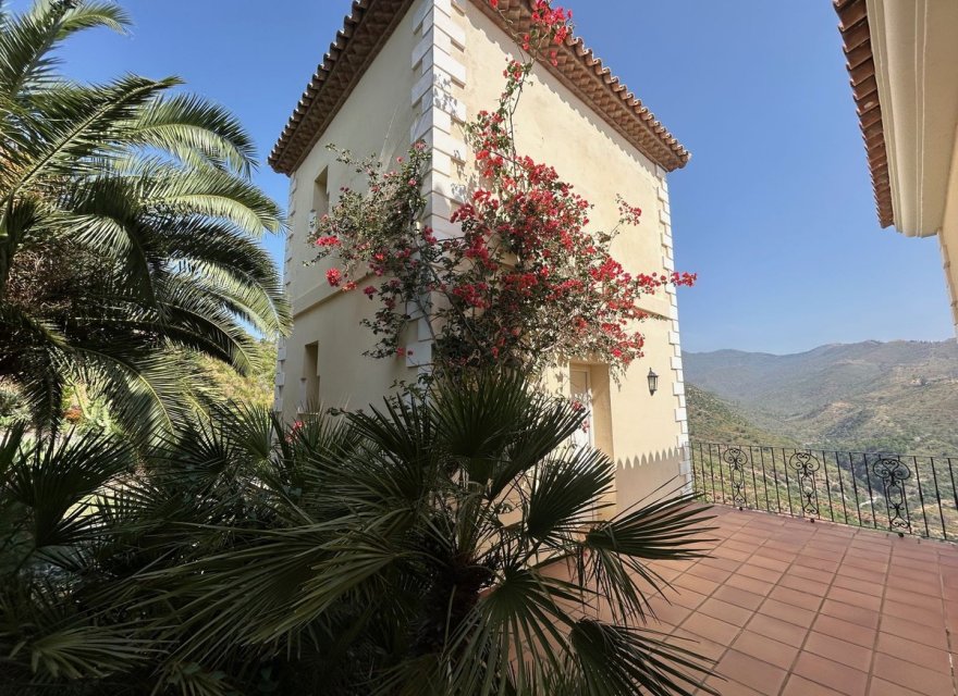 Resale - Villa - Еstepona - Costa del Sol