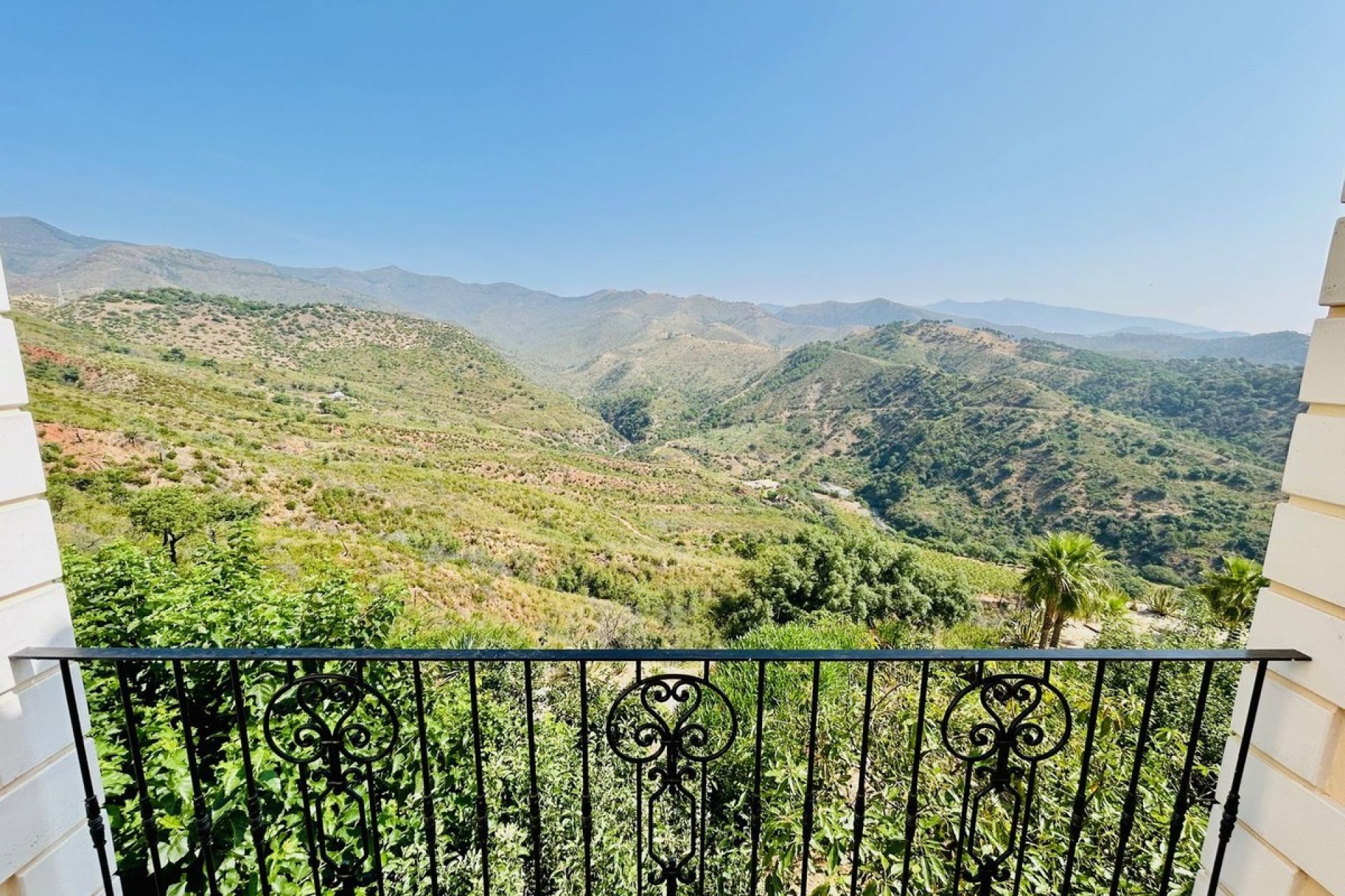 Resale - Villa - Еstepona - Costa del Sol