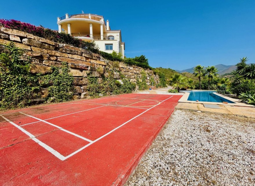 Resale - Villa - Еstepona - Costa del Sol