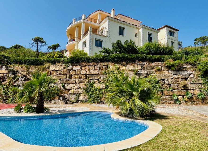 Resale - Villa - Еstepona - Costa del Sol