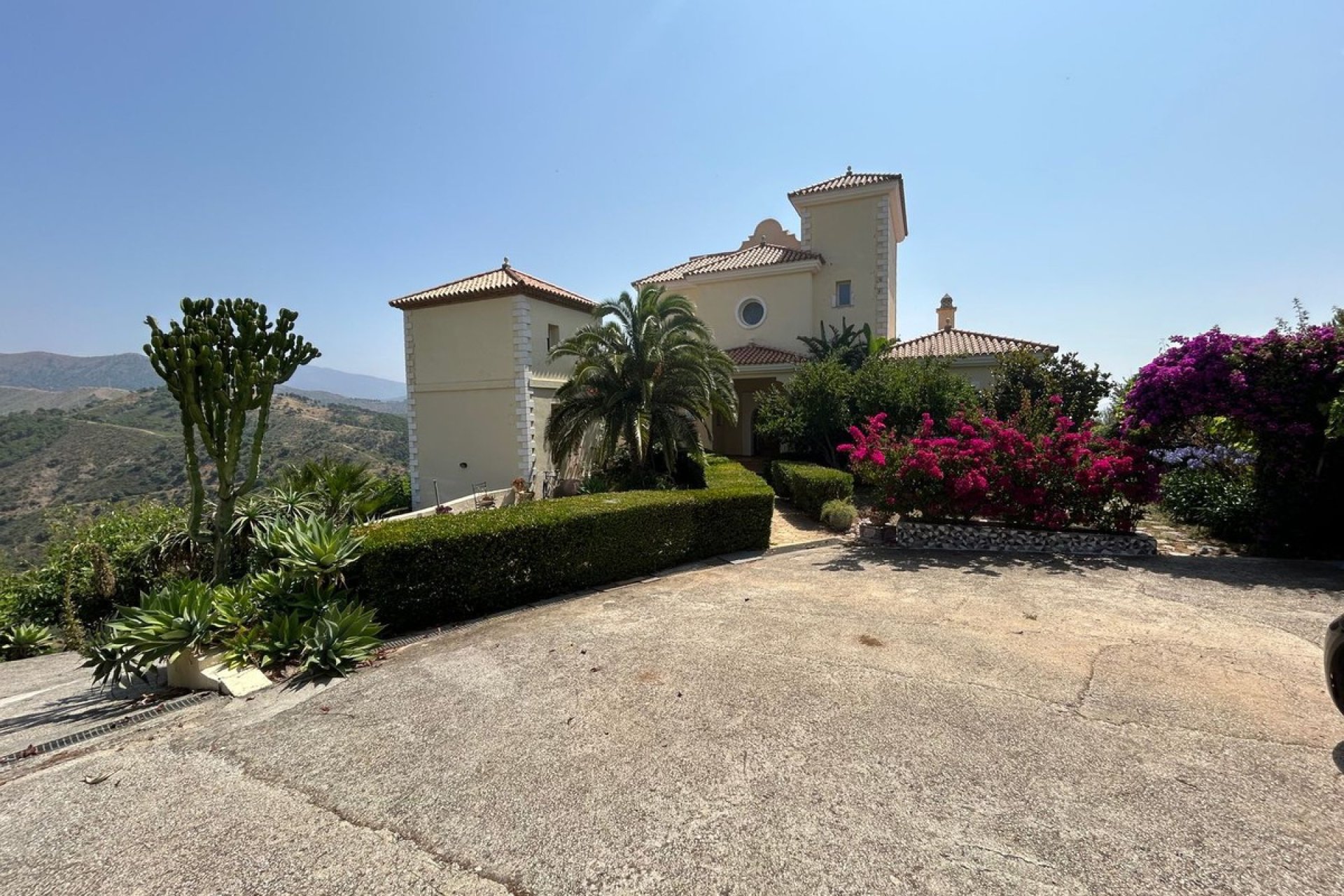 Resale - Villa - Еstepona - Costa del Sol