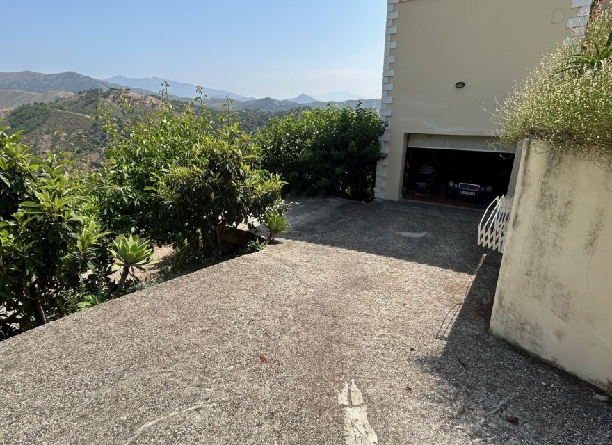 Resale - Villa - Еstepona - Costa del Sol