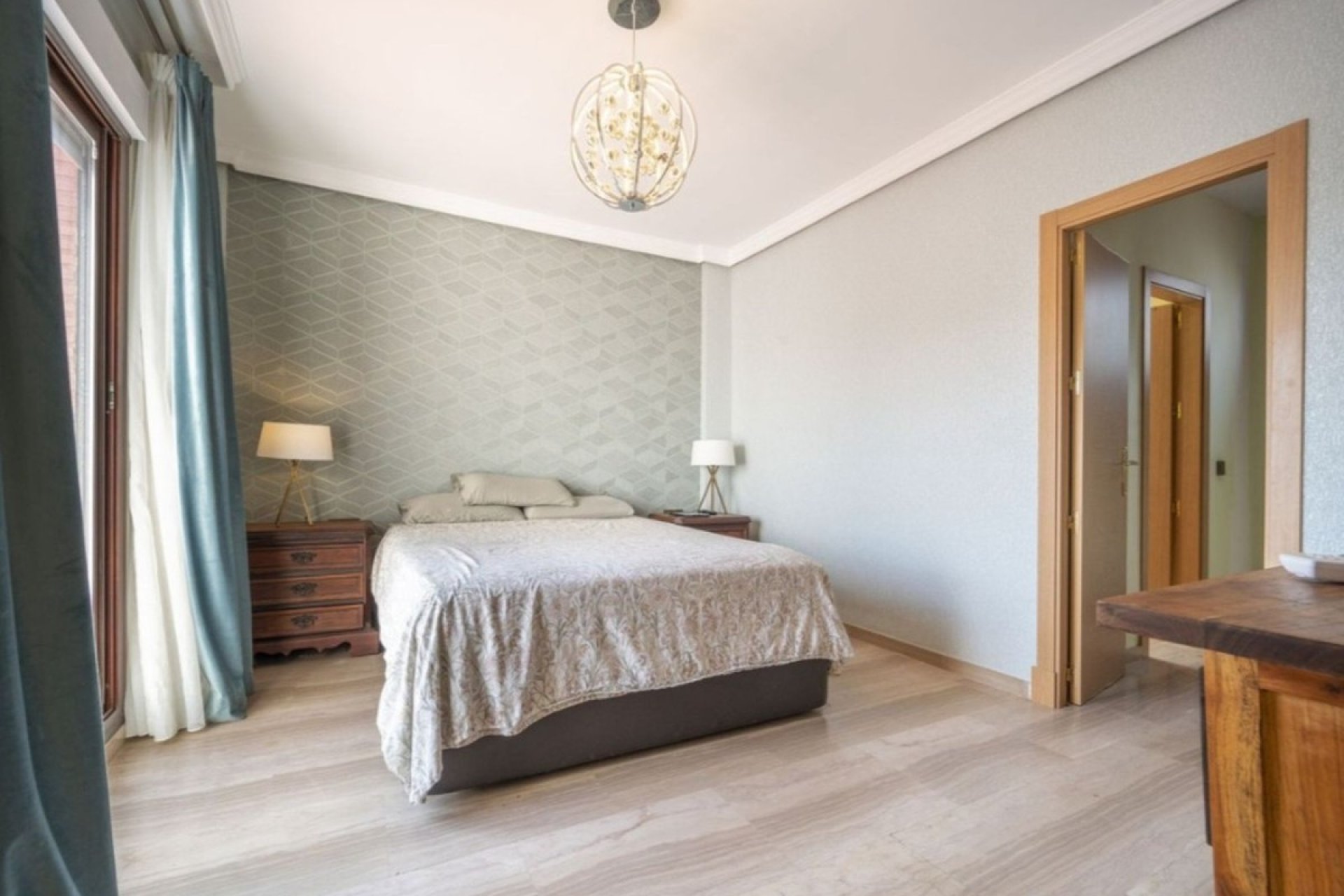 Resale - Villa - Guadalmina Baja - Costa del Sol