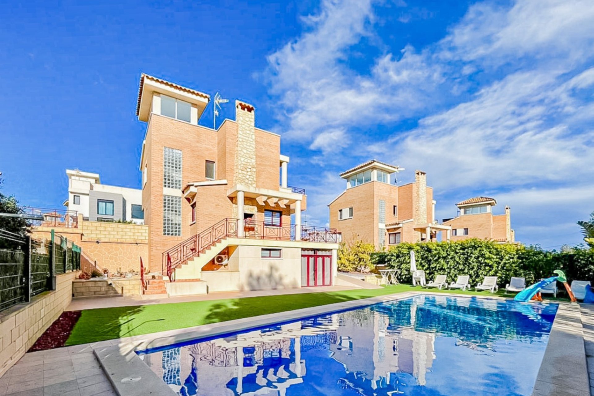 Resale - Villa - La Nucía - Montebello