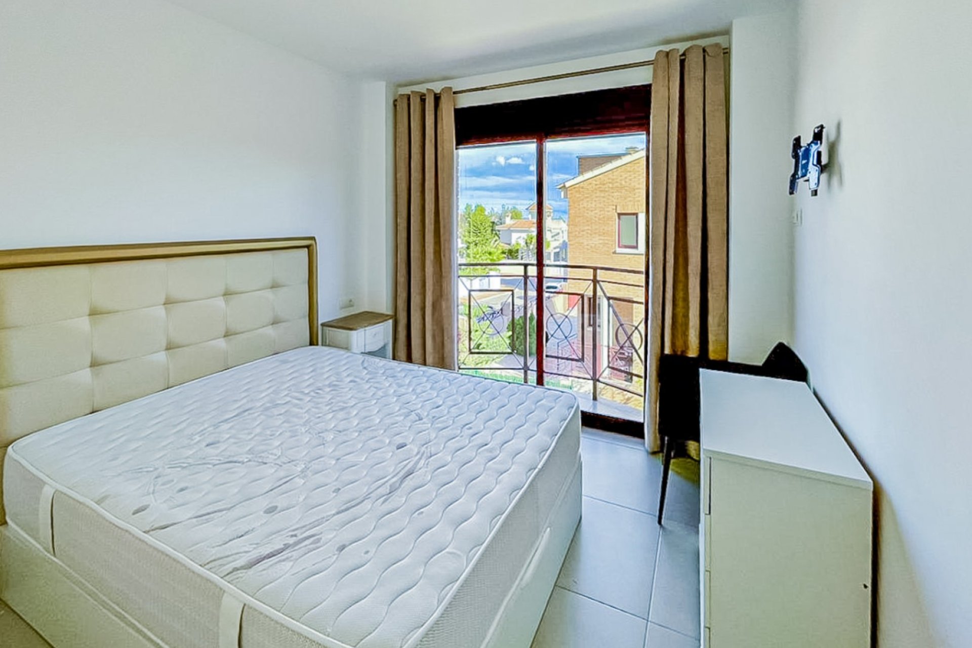 Resale - Villa - La Nucía - Montebello