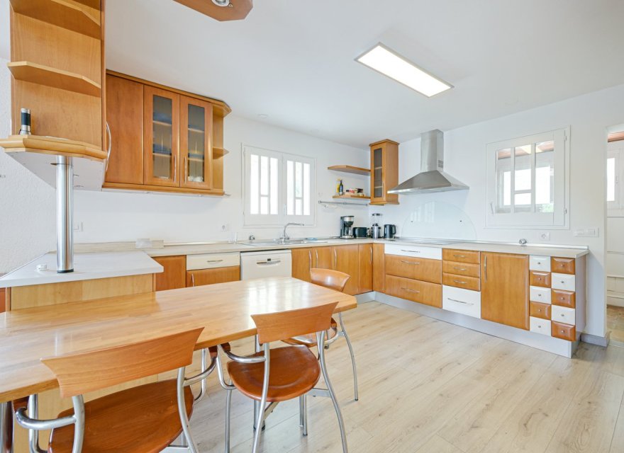 Resale - Villa - Lloret de Mar