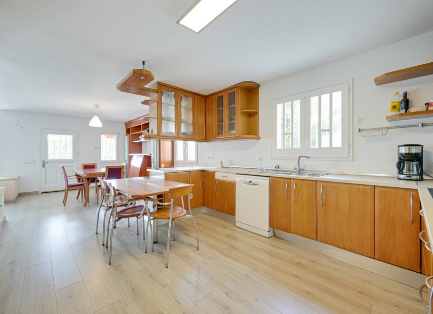 Resale - Villa - Lloret de Mar