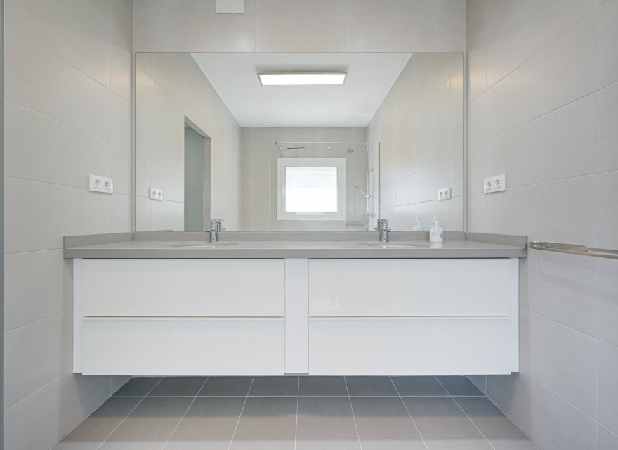 Resale - Villa - Lloret de Mar