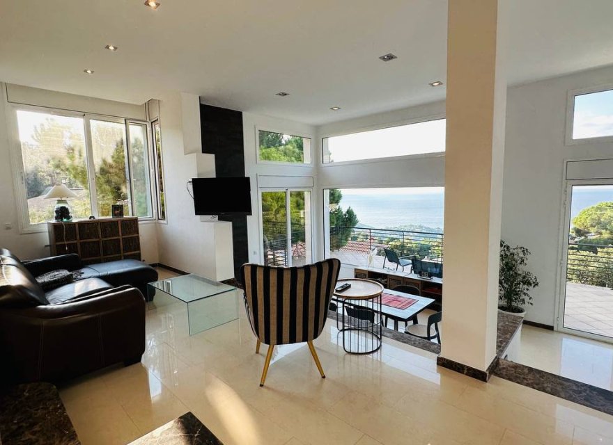 Resale - Villa - Lloret de Mar