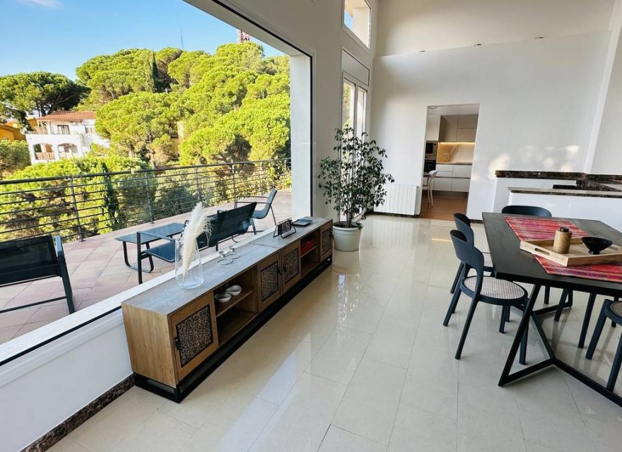 Resale - Villa - Lloret de Mar