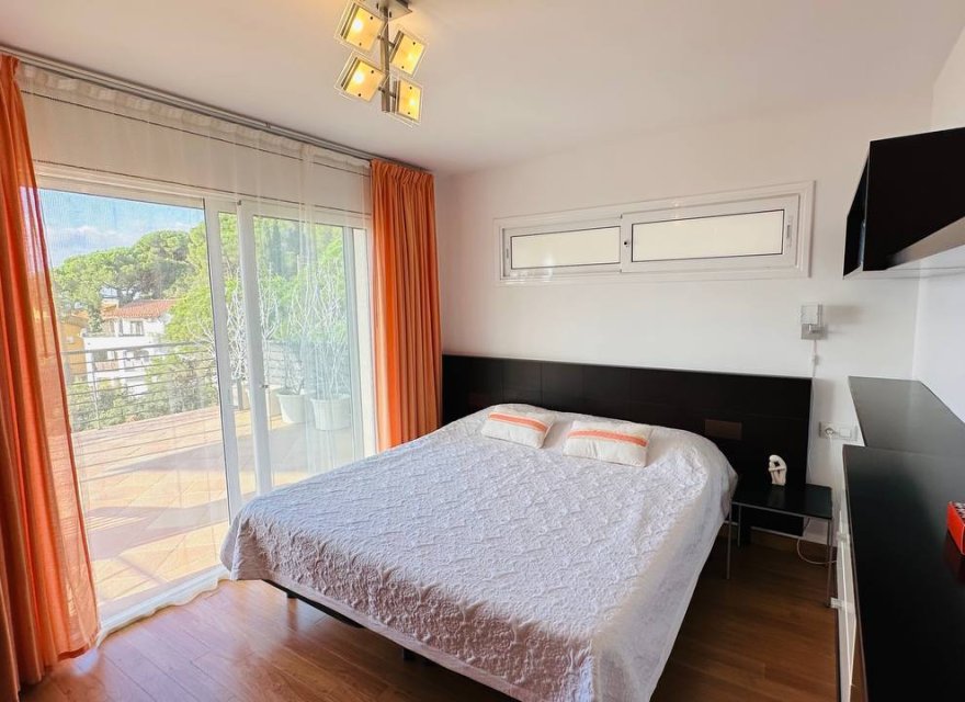 Resale - Villa - Lloret de Mar