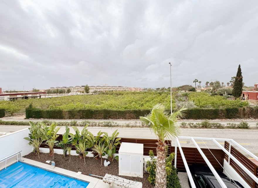 Resale - Villa - Los Montesinos - La Herrada