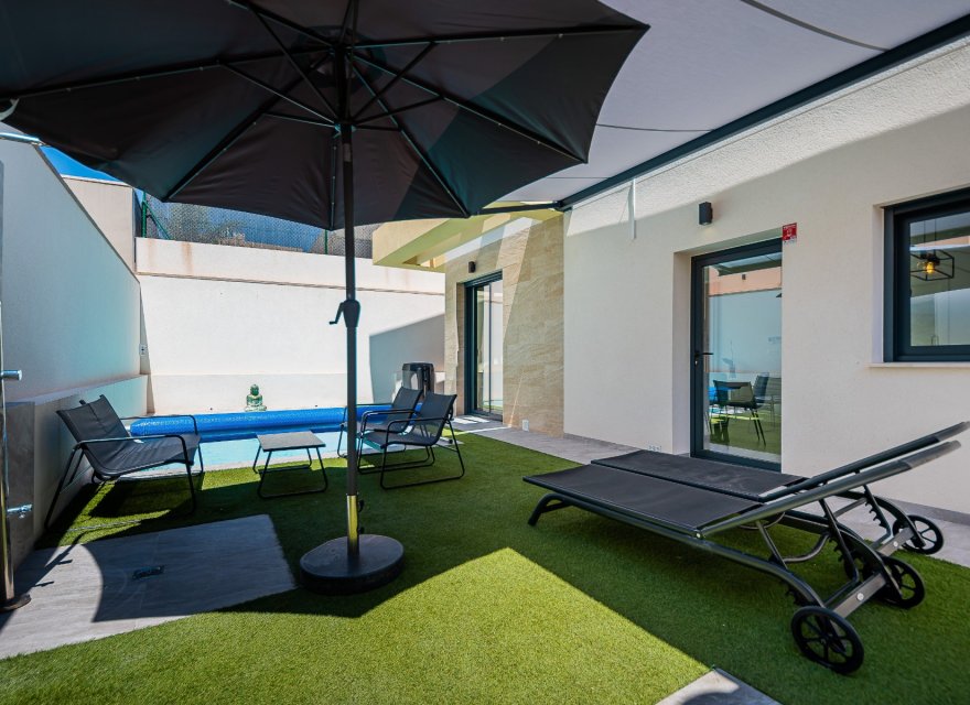 Resale - Villa - Los Montesinos