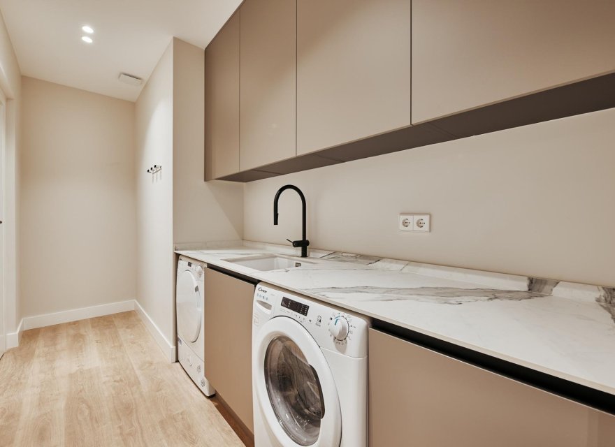 Resale - Villa - Madrid