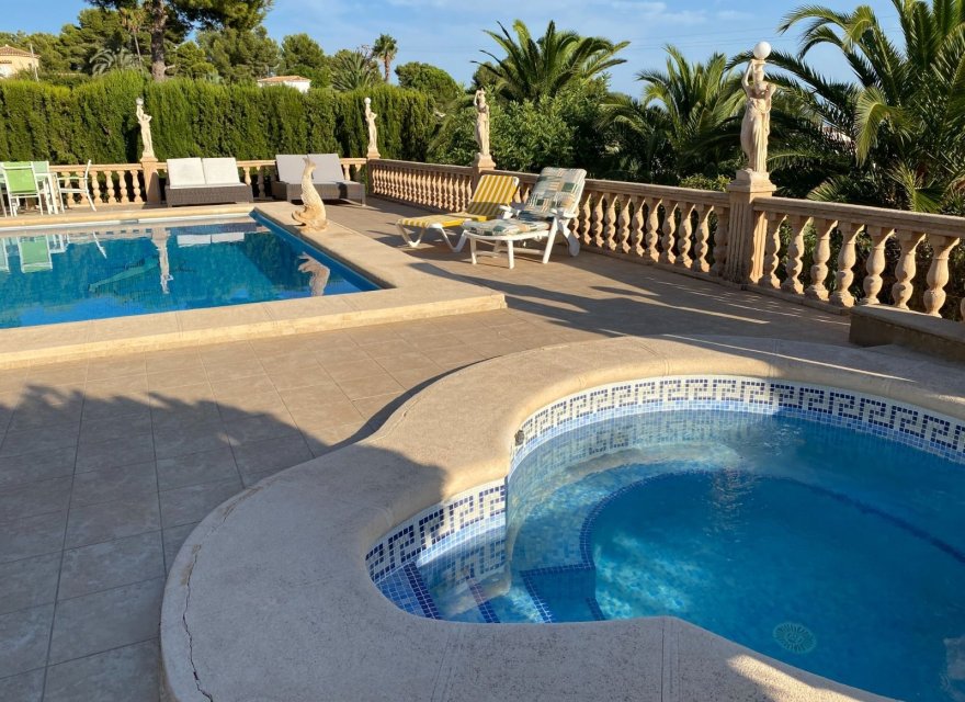 Resale - Villa - Moraira