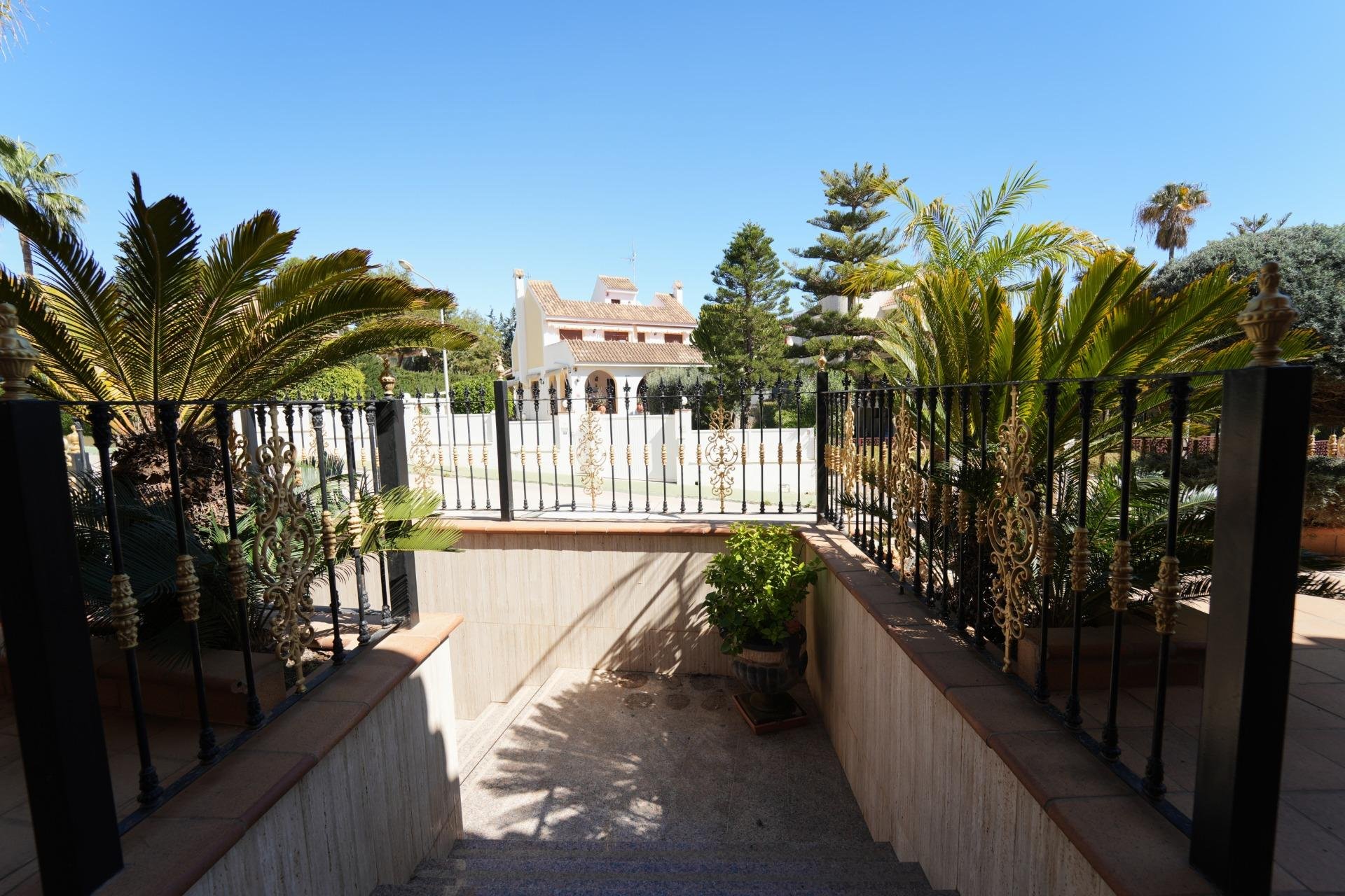 Resale - Villa - Orihuela Costa - Campoamor