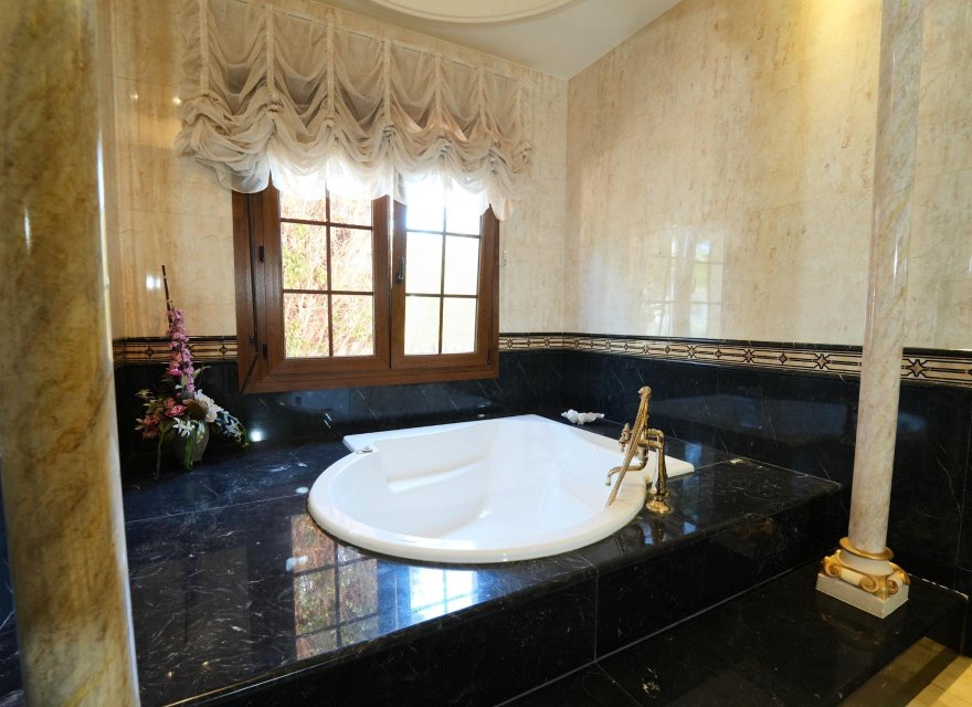 Resale - Villa - Orihuela Costa - Campoamor