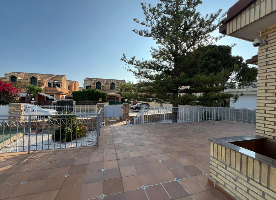 Resale - Villa - Orihuela Costa - Campoamor