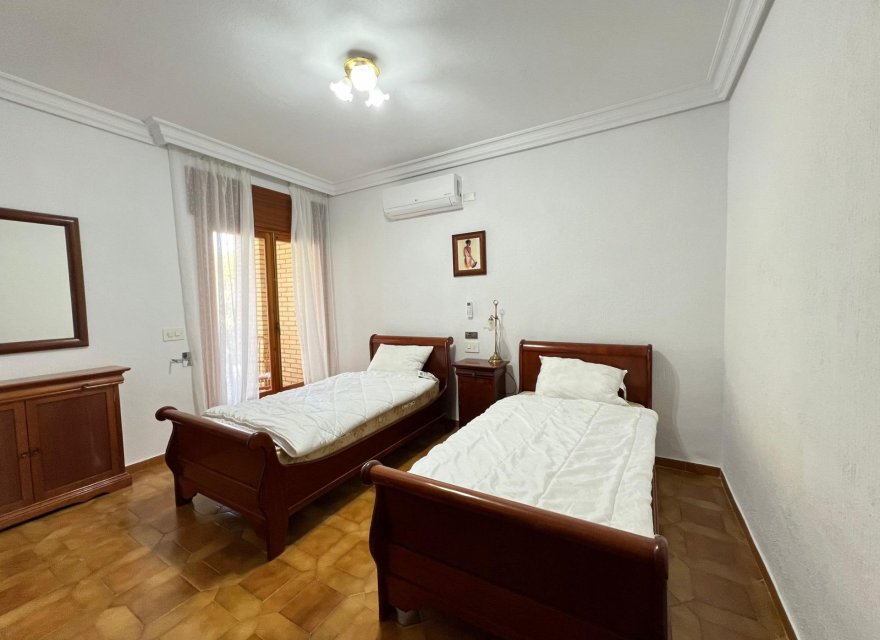 Resale - Villa - Orihuela Costa - Campoamor