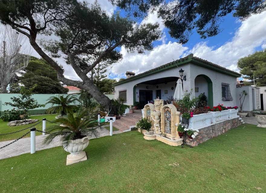 Resale - Villa - Orihuela Costa - Campoamor