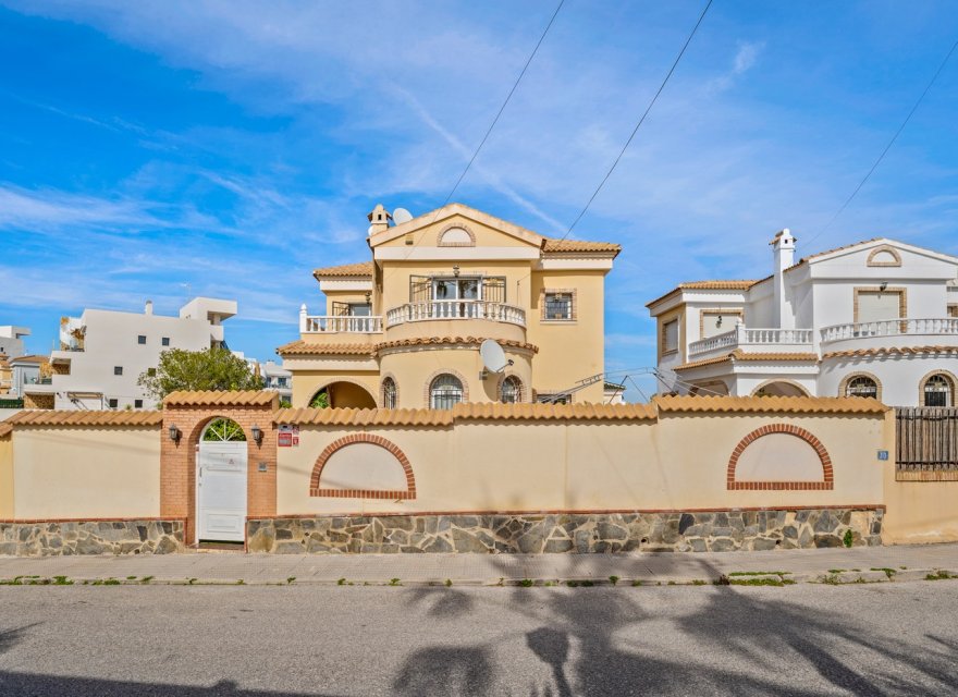 Resale - Villa - Orihuela Costa - Costa Blanca