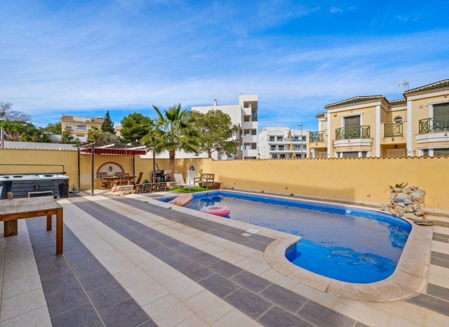 Resale - Villa - Orihuela Costa - Costa Blanca