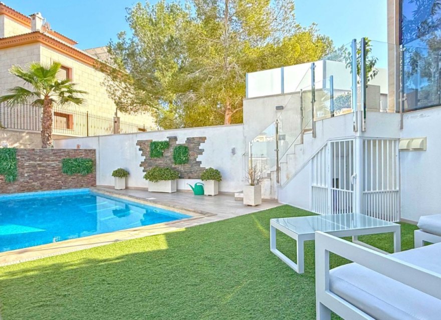 Resale - Villa - Orihuela Costa - Costa Blanca