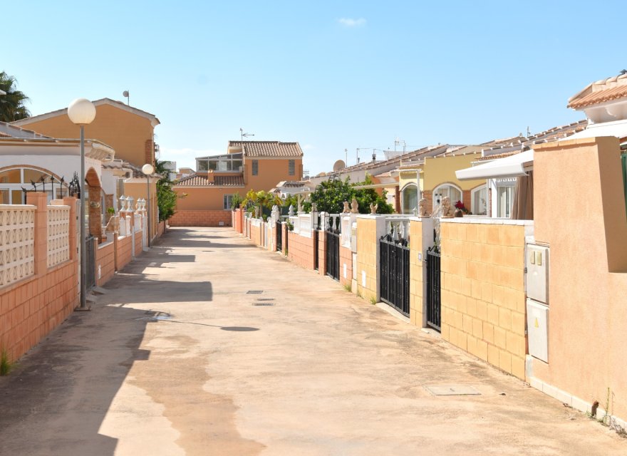 Resale - Villa - Orihuela Costa - La Florida